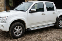 Isuzu D-Max 2002–2011 Maya V2 stranske stopnice (2007-2012, 2 kosa, aluminij) fotografija 1