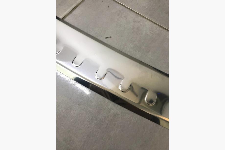 Volkswagen Caddy 2004–2010 Razprodaja! Zaščitna letev zadnjega odbijača z zavihanim robom (Carmos, jeklo) Fotografija 4