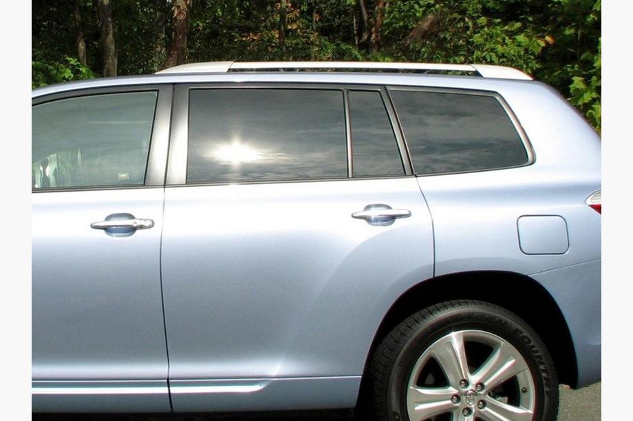 Toyota Highlander 2008–2013 Sivi OEM strešni vzdolžni nosilci (aluminij) Image