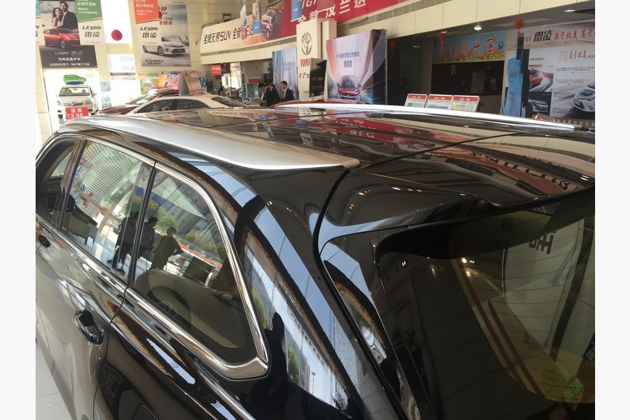 Toyota Highlander 2013–2019 Integrirane strešne letve sive OEM (ABS plastika) Image