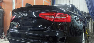 Audi A4 B8 2007–2015 Spojler HongHang (ABS, črna visok sijaj) fotografija 1