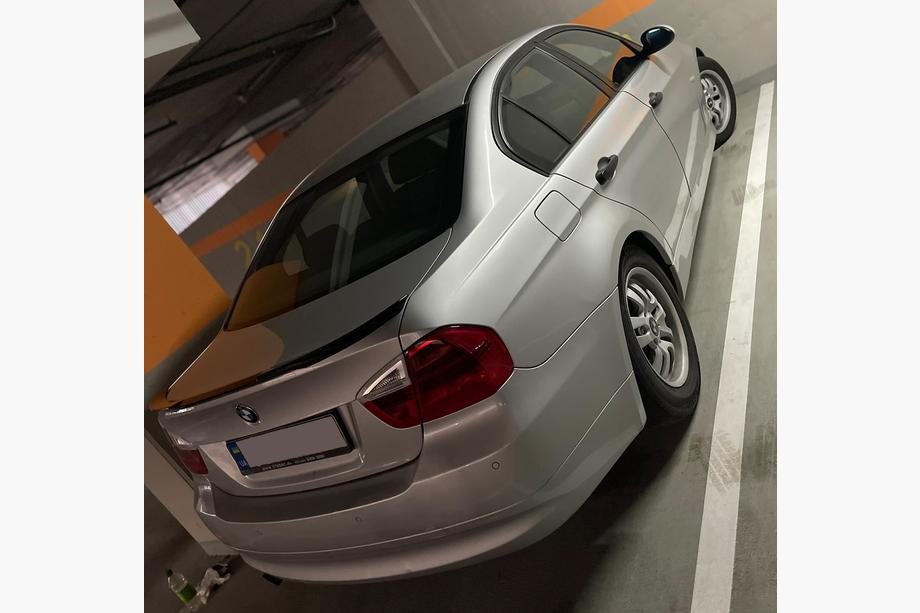 BMW serija 3 E90/E91 2005–2011 Spojler HongHang V2 (ABS, črna visok sijaj) Image