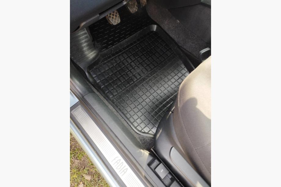 Skoda Fabia 2000–2007 Gumijaste preproge za kabino z visokim robom (4 kosi, Polytep) Image