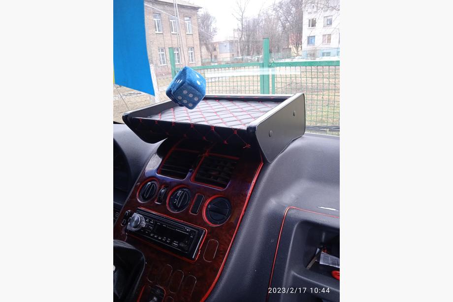 Mercedes Vito W638 1996–2003 Polica za armaturno ploščo (črna z rdečim šivom) Fotografija 6