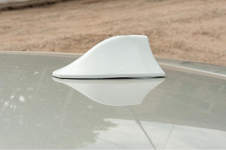 Shark fin antena (bela, ABS) Fotografija 2