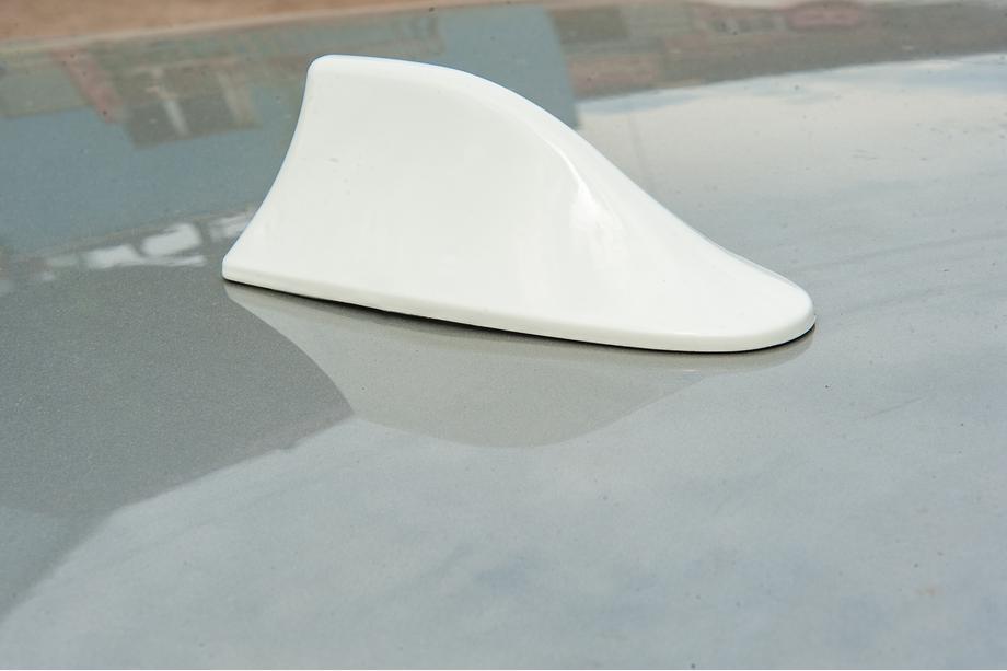 Shark fin antena (bela, ABS) Fotografija 4