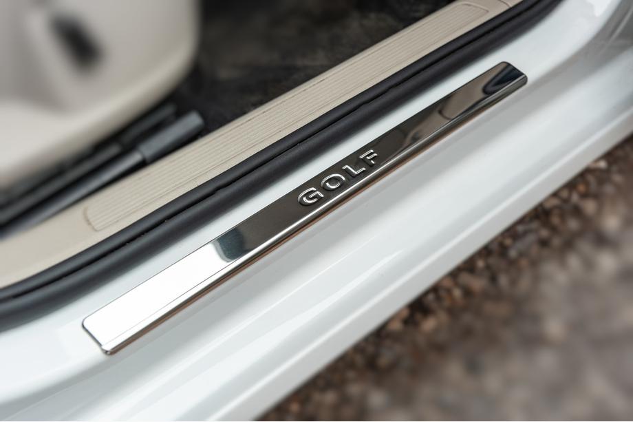 Volkswagen Golf 7/E-Golf 2012–2020 OmsaLine V2 obloge pragov (4 kosi, nerjaveče jeklo) Image