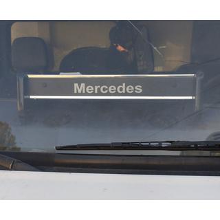 Polica za armaturno ploščo (črna z rdečim šivom) Mercedes T2 (507-814) 1967–1996 fotografija 2