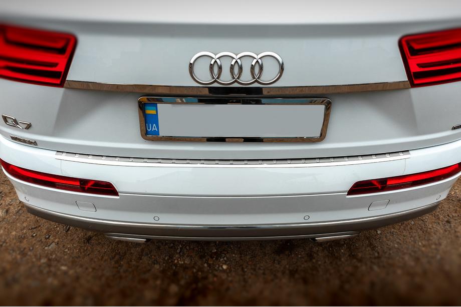 Audi Q7 2015–2026 Kromirana letvica nad registrsko tablico (nerjaveče jeklo) Image