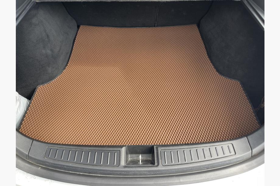 Tesla Model S 2012– Zadnja EVA preproga za prtljažnik (2012-2021, opečnato rdeča) Image