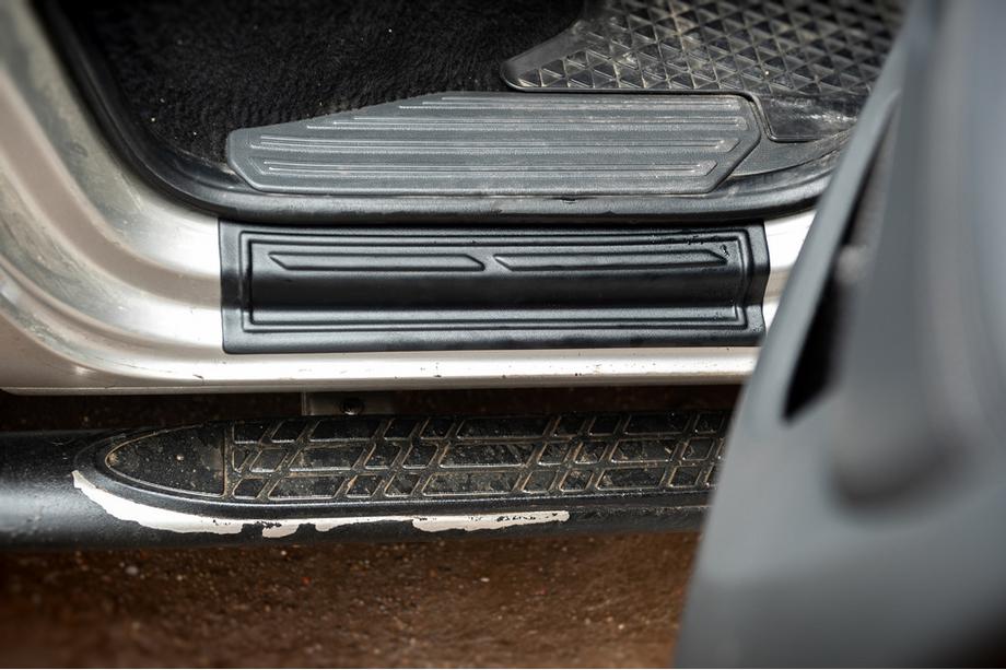 Volkswagen Amarok 2010–2022 EuroCap zaščitne letve pragov (4 kos, ABS) Fotografija 4