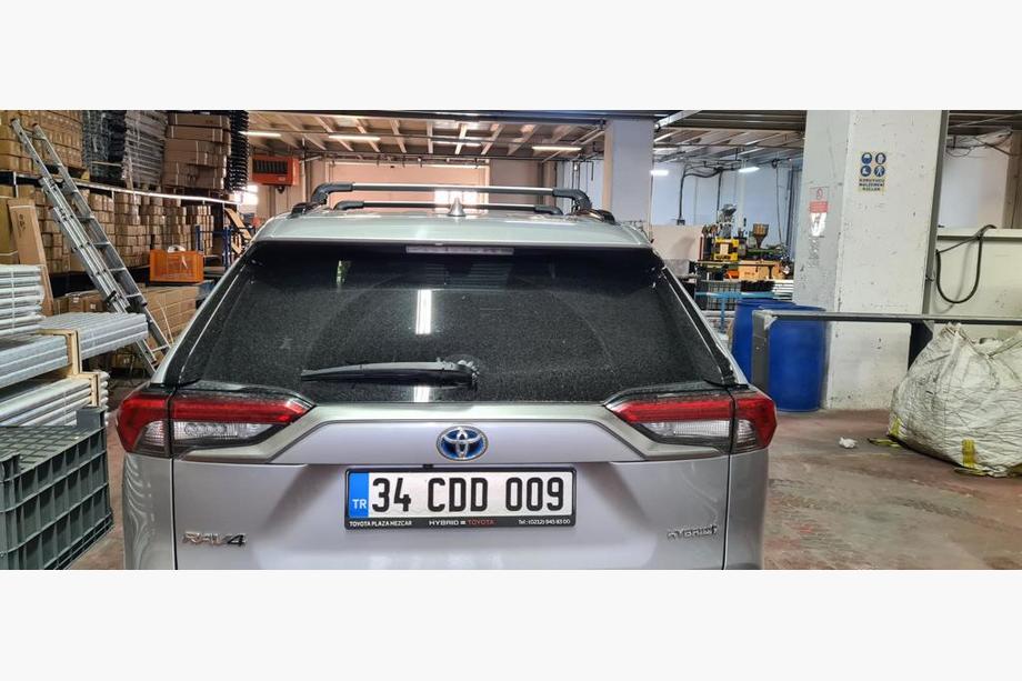 Toyota Rav 4 2019–2025 Prečne strešne palice za integrirane strešne letve Strong (2 kosa) Črna Fotografija 4