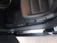 Volkswagen Jetta 2011–2018 Nerjaveče letve pragov Carmos V2 (4 kos, inox) fotografija 1