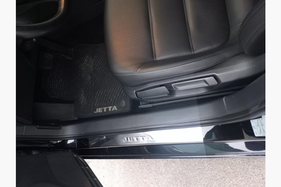 Volkswagen Jetta 2011–2018 Nerjaveče letve pragov Carmos V2 (4 kos, inox) Image