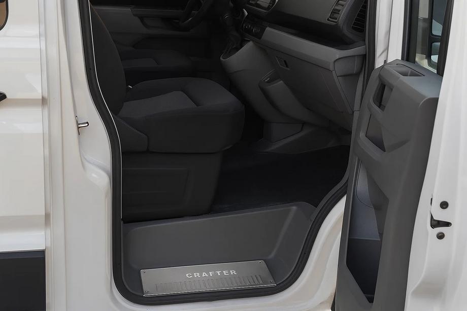 Volkswagen Crafter 2006–2016 Kromirane notranje letve pragov (Carmos V2) Image