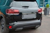 Citroen C5 Aircross 2017–2025 Kromirana letvica nad registrsko tablico (nerjaveče jeklo) fotografija 4