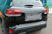 Citroen C5 Aircross 2017–2025 Kromirana letvica nad registrsko tablico (nerjaveče jeklo) fotografija 2