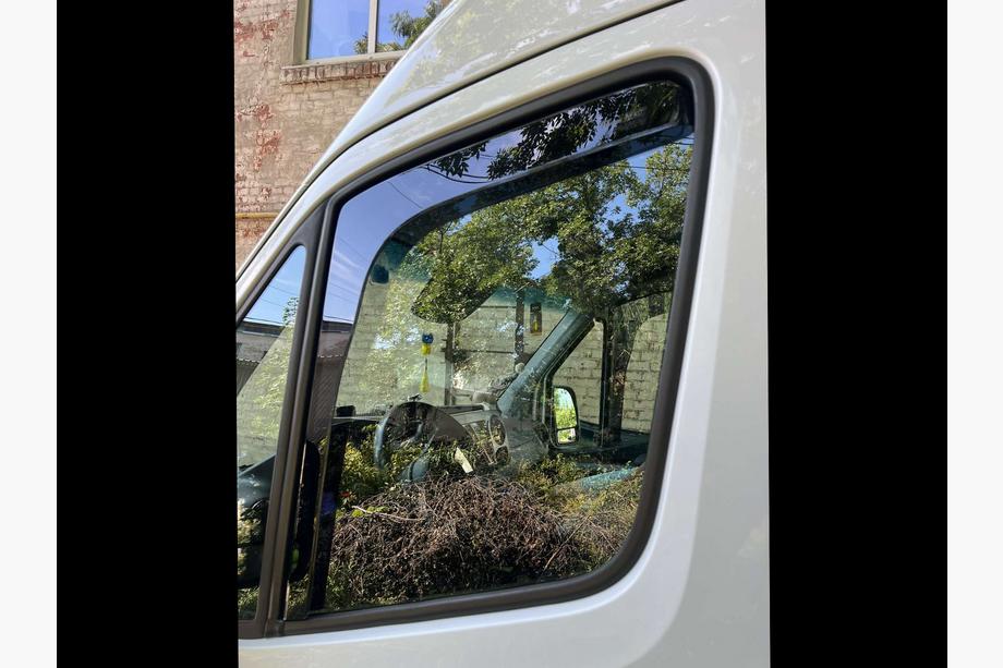 Mercedes Sprinter W907/W910 2018– Vetrni deflektorji za okna, vstavljivi (2 kos, Heko) Fotografija 7