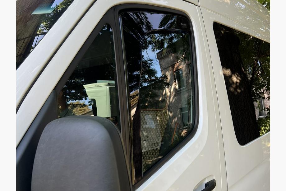 Mercedes Sprinter W907/W910 2018– Vetrni deflektorji za okna, vstavljivi (2 kos, Heko) Fotografija 1