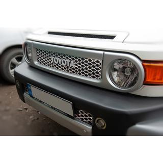 Kromirane letvice za masko (nerjavno jeklo) Toyota FJ Cruiser 2006–2022 fotografija 3