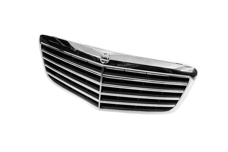 Mercedes E-class W211 2002–2009 Sprednja maska hladilnika (AMG) Fotografija 2