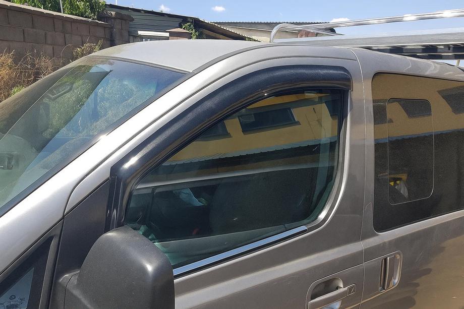 Hyundai H300, H1, Starex 2008–2020 Zunanja okrasna obroba stekel (2 kosa, nerjaveče jeklo) Image