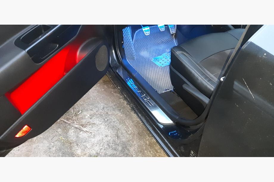 Kia Ceed 2007–2012 Kromirane obloge pragov OmsaLine (4 kosi, nerjaveče jeklo) Image