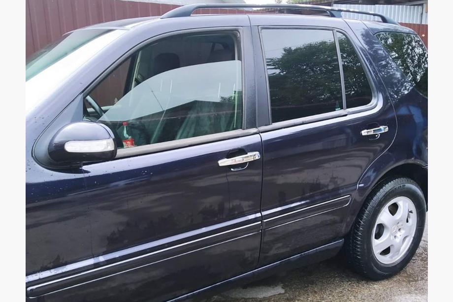 Mercedes ML W163 1997–2005 Kromirane obloge kljuk vrat (4 kosi) Fotografija 6